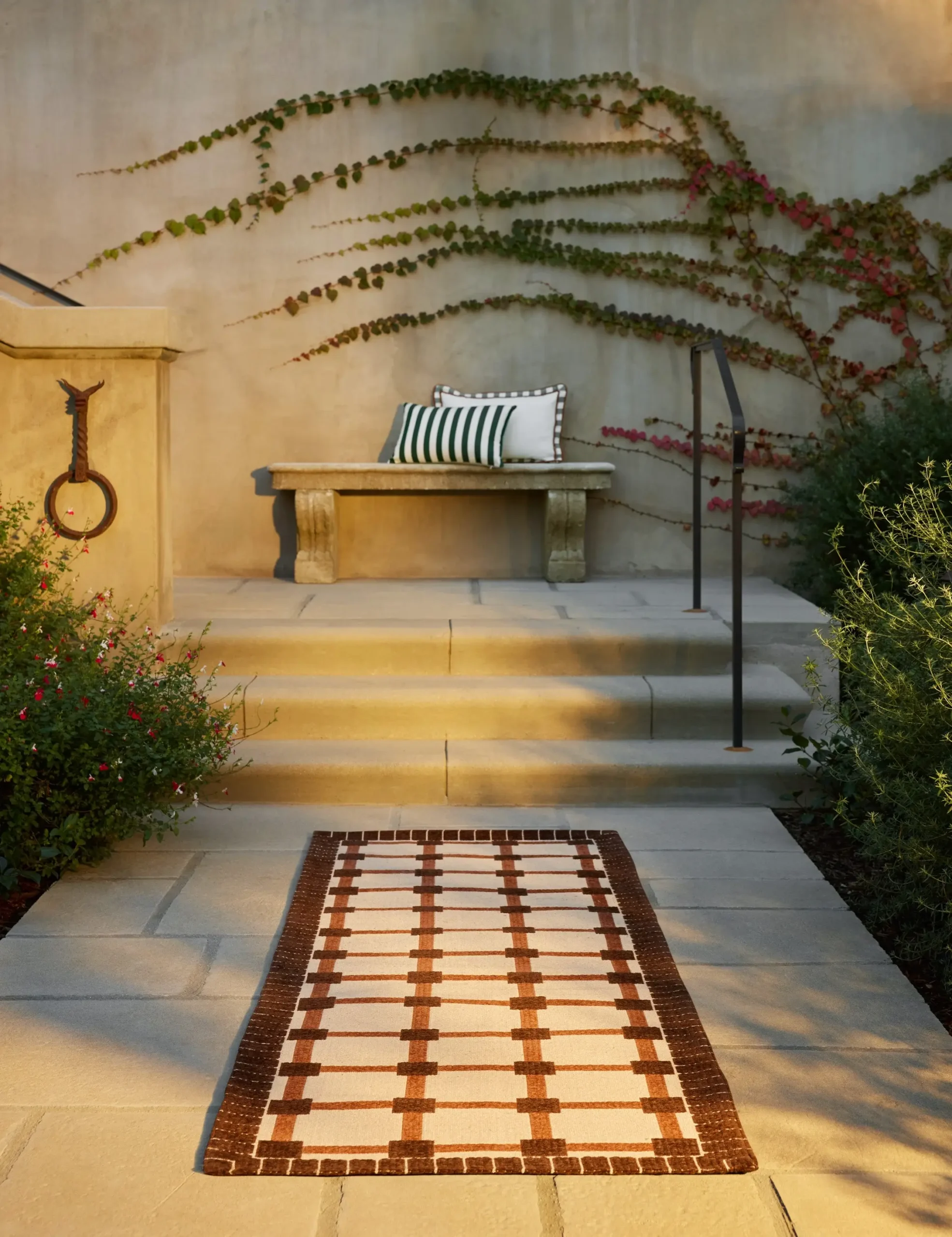 Contemporary geometric patio rug
