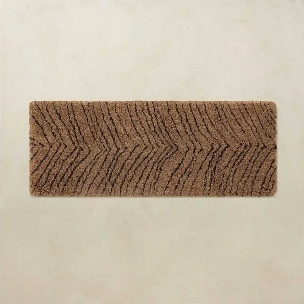 Hand-tufted Zelda Tawny bathroom rug in warm brown