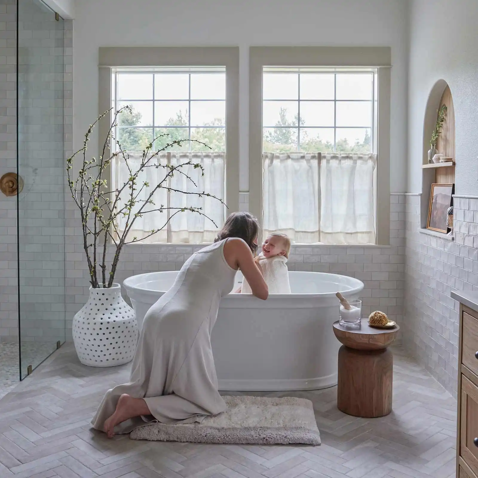 Riley Swan cotton bathroom rug with horizontal stripes