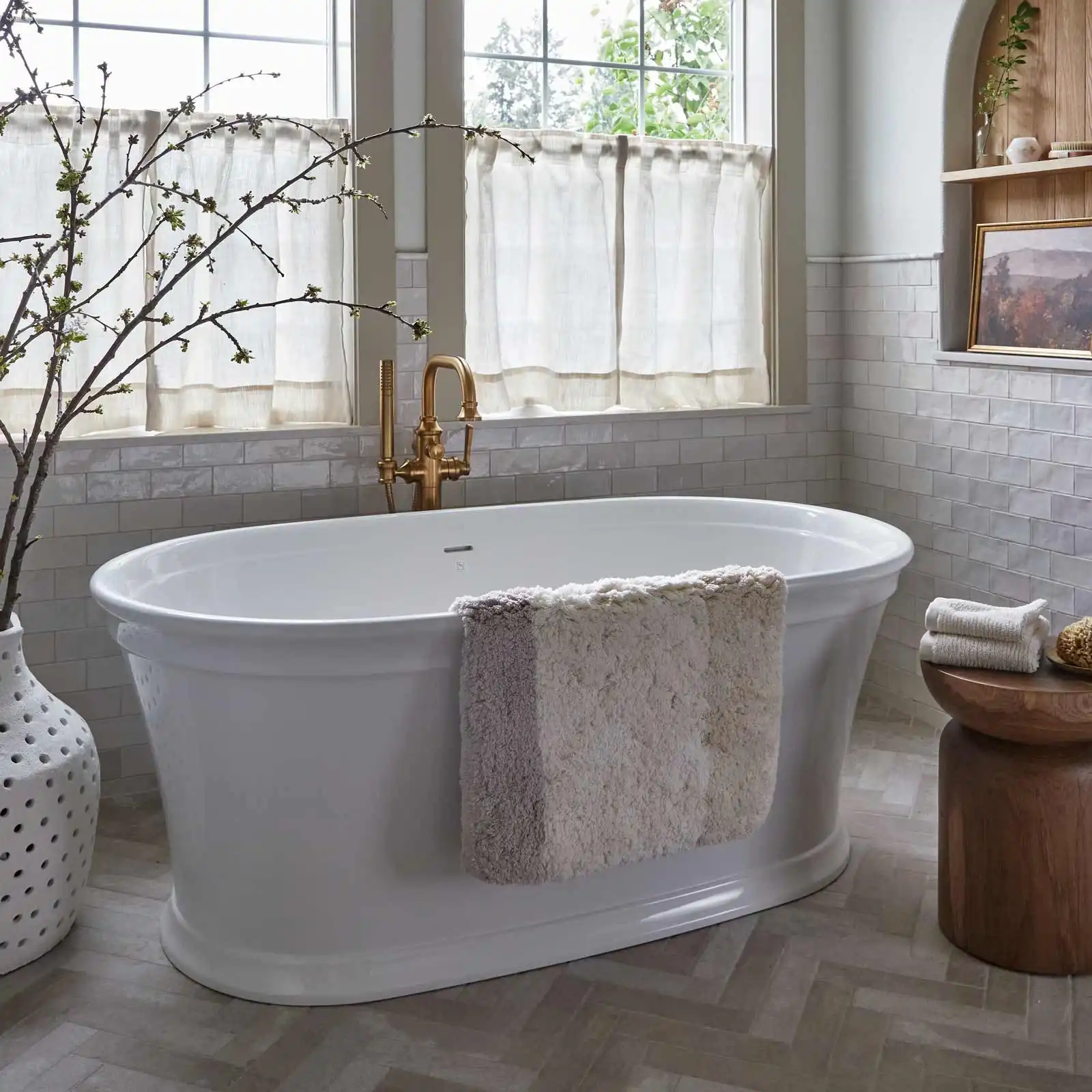 Riley Swan plush bathroom rug in off-white and gray