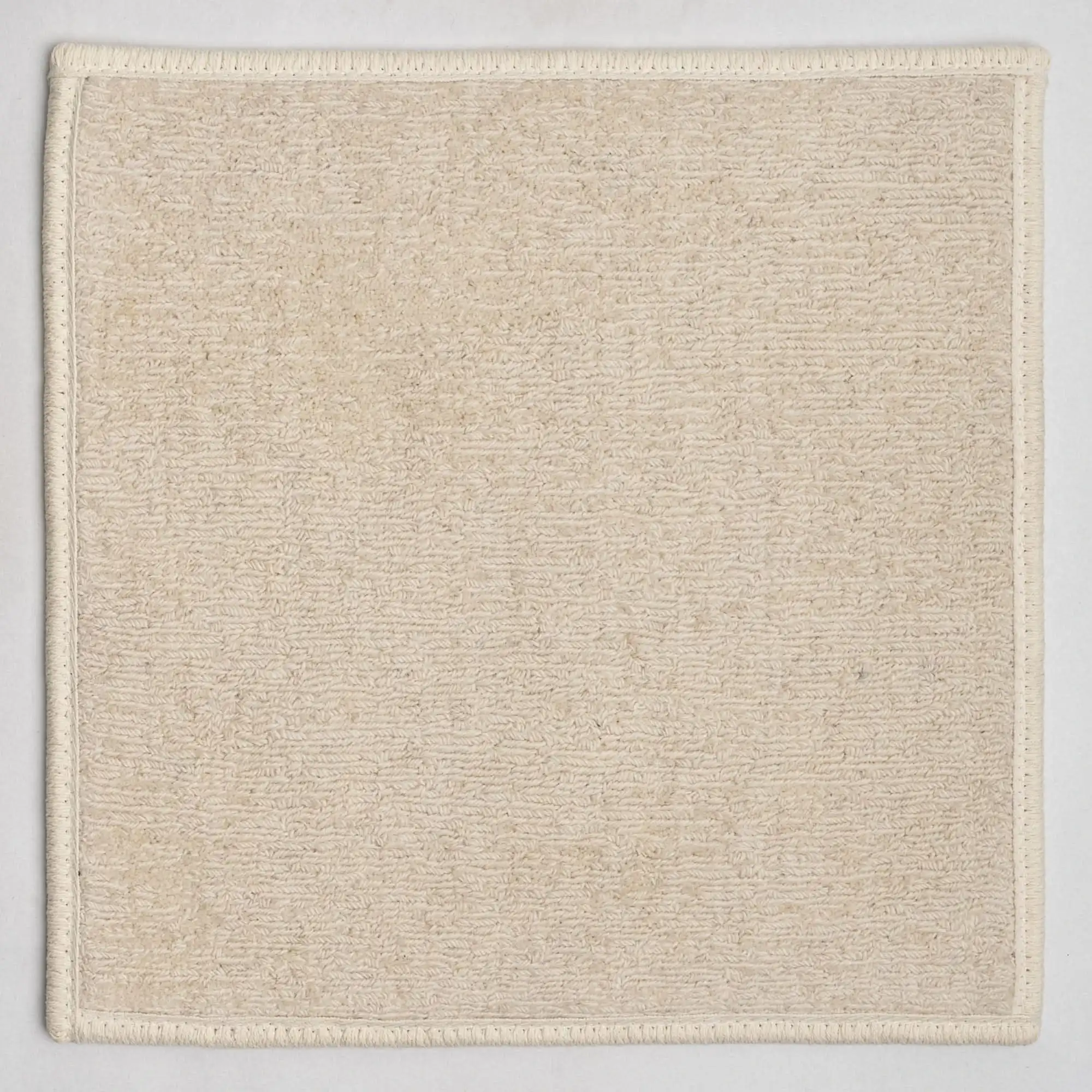 Dense solid-colour wool carpet for living room Dubai